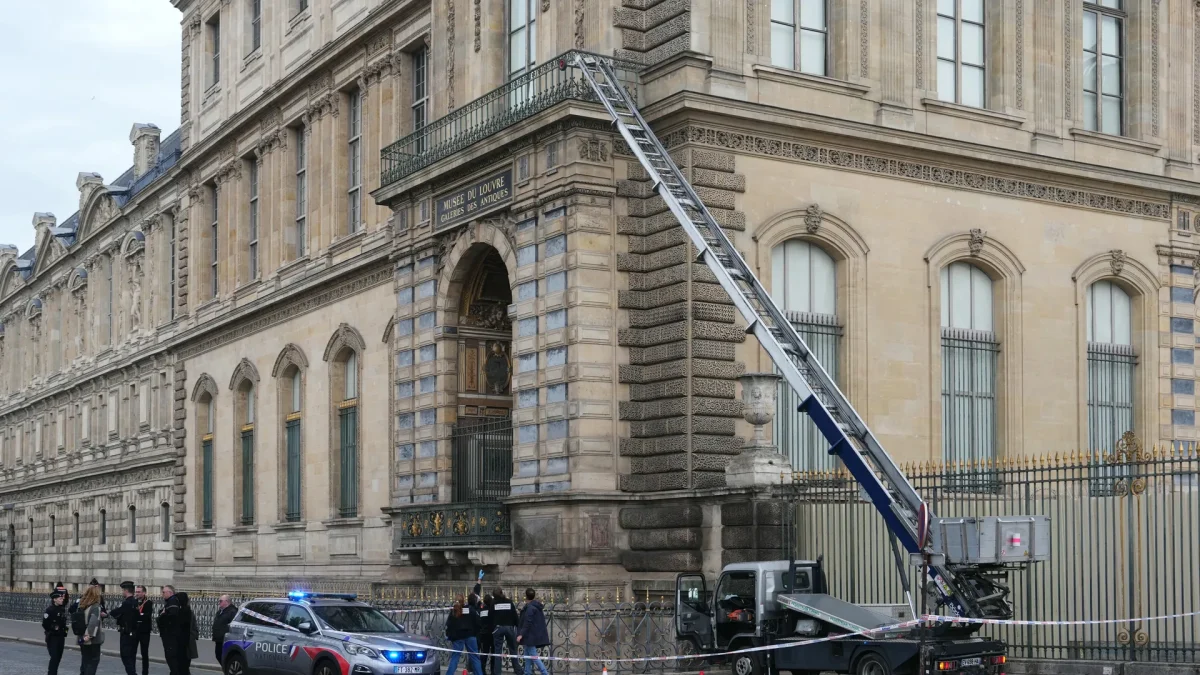 Jewels Stolen From The Louvre In Paris